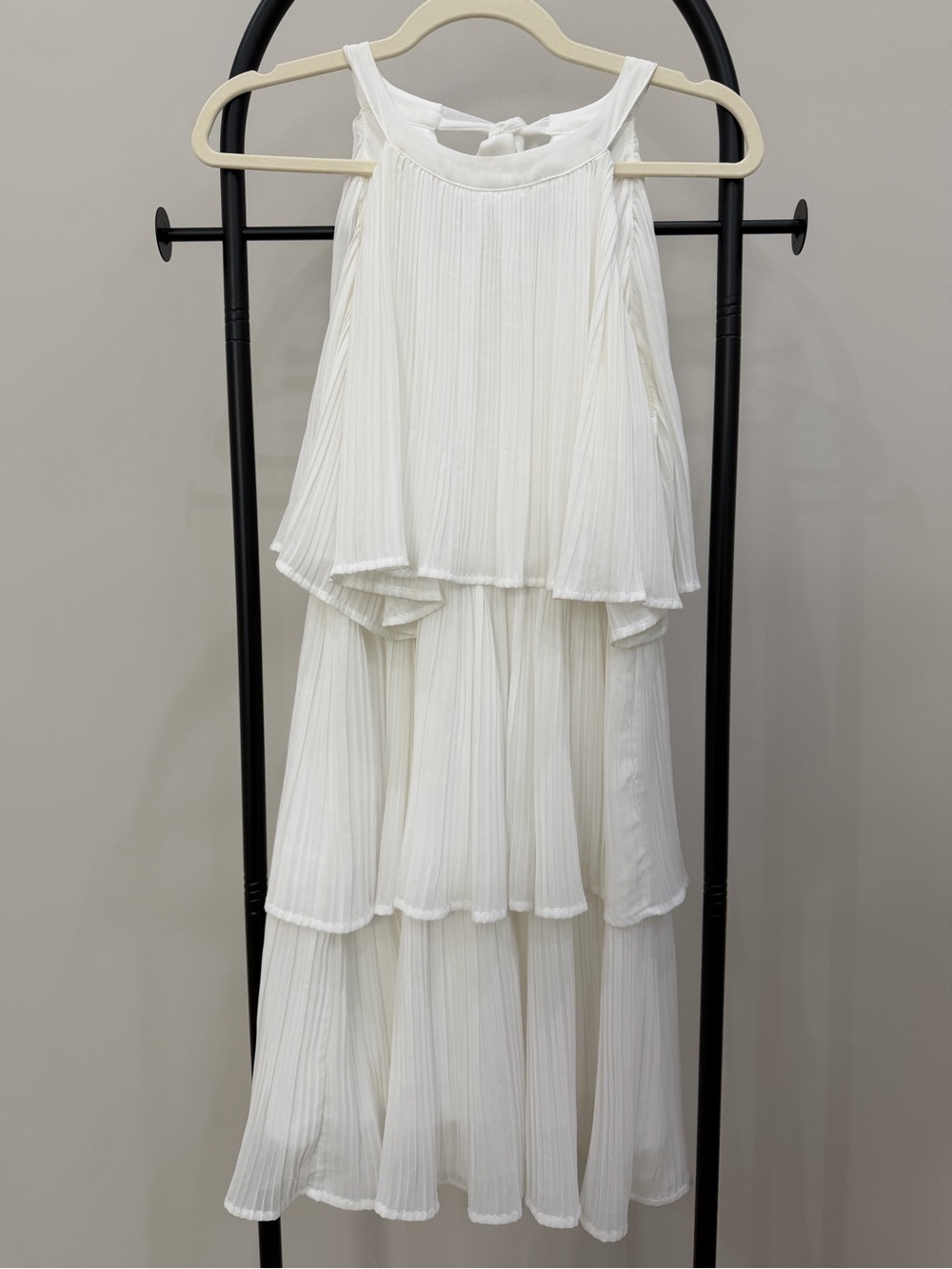 Sleeveless White Tiered Pleated Midi Dress with Halter Tie
